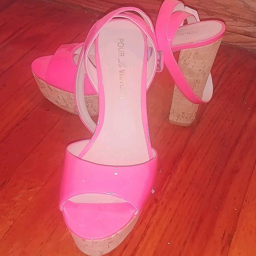 Pour La Victoire Neon Pink platform sandals